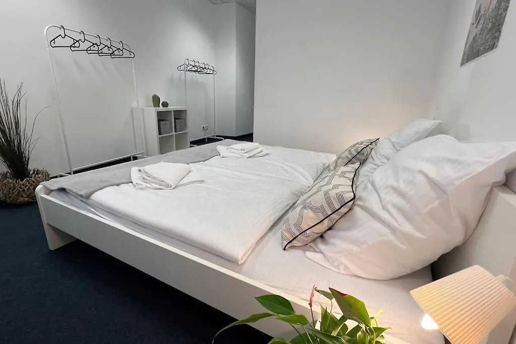 Beckhomes- New, Unique Apartment For 16 People München