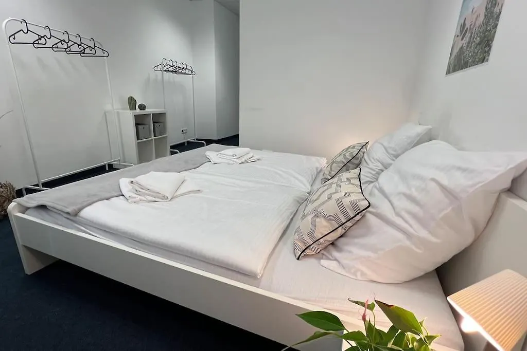 Beckhomes- New, Unique Apartment For 16 People München