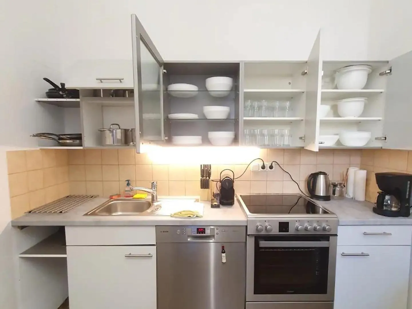 Beckhomes- New, Unique Apartment For 16 People München